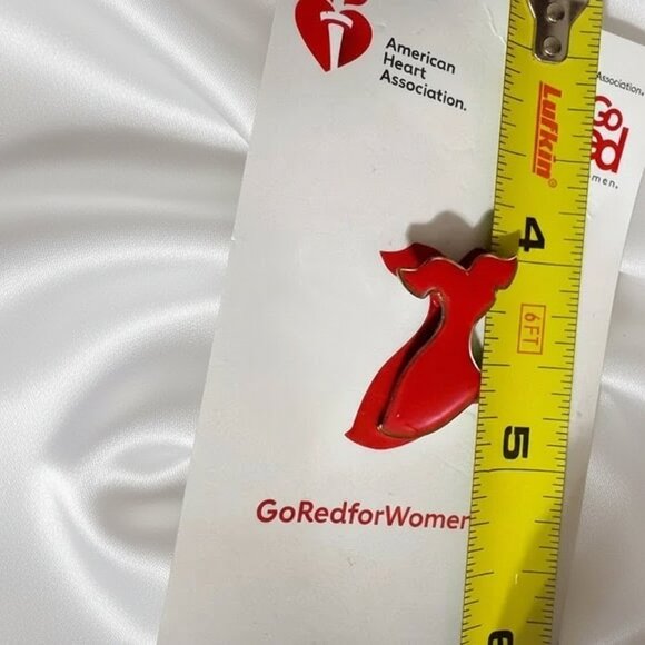 AHA Go Red for Women Red Dress Heart Awareness Lapel Hat Pin Brooch NWT - Picture 5 of 8
